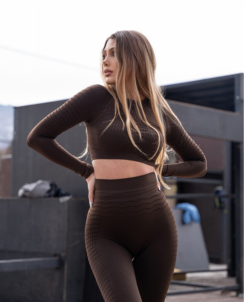 Seamless Edition mocha crop top