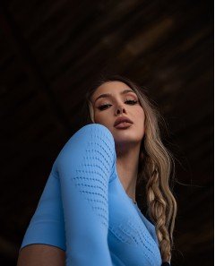 Seamless Edition blue crop top